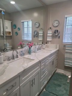Bathroom renovation with custom vanity and tilework (project 12)