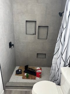 Bathroom renovation with custom vanity and tilework (project 16)